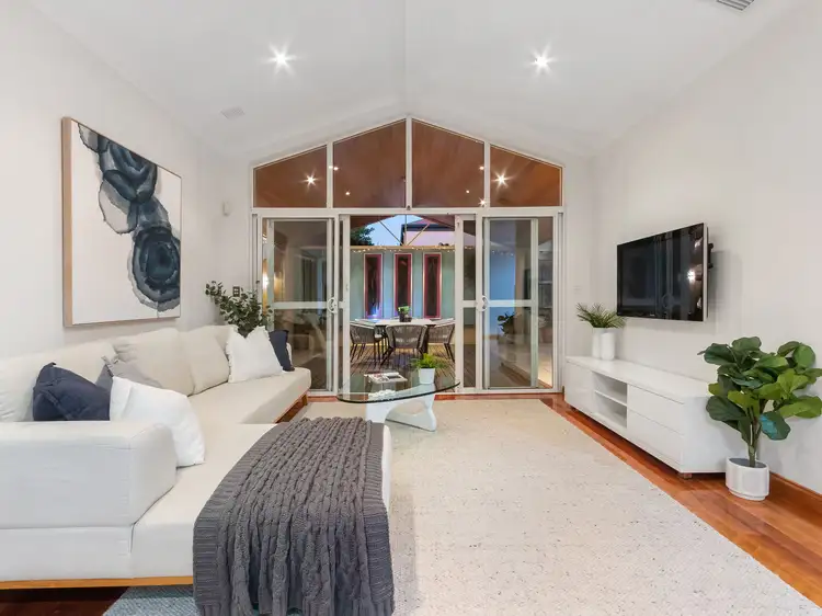 Fifth view of Homely house listing, 3 Kenneally Circuit, Salter Point WA 6152