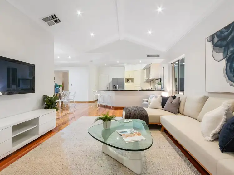 Sixth view of Homely house listing, 3 Kenneally Circuit, Salter Point WA 6152