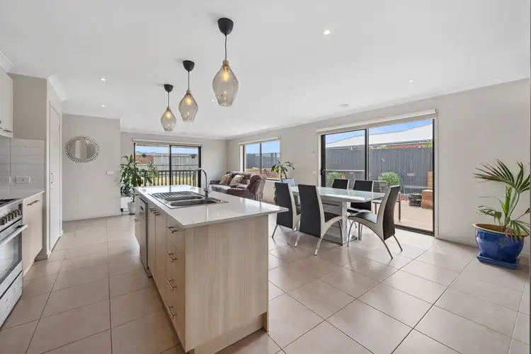 7 Albatross Drive, Inverloch VIC 3996