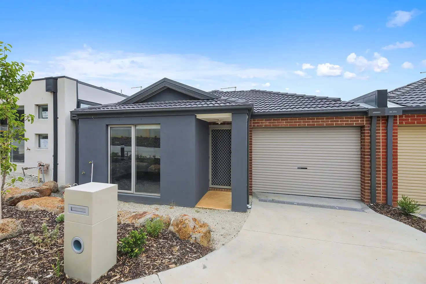 Main view of Homely unit listing, 6 Coach Circuit, Pakenham VIC 3810