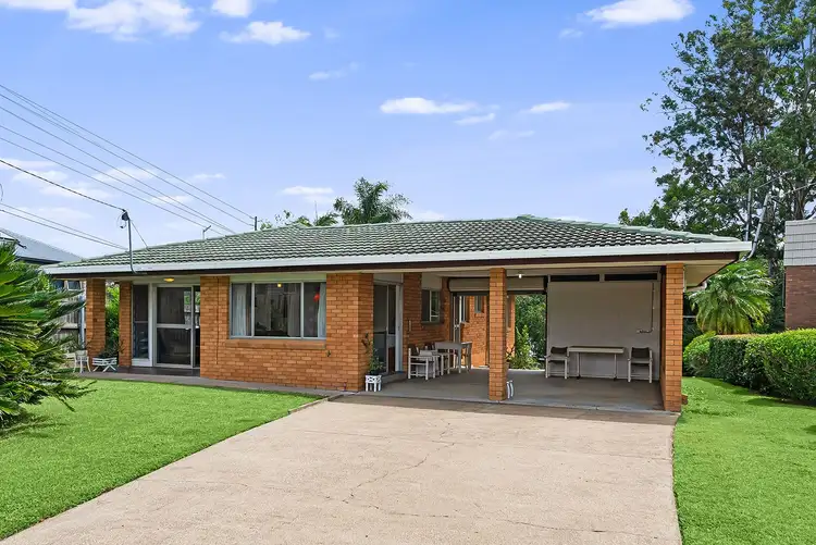 4 Manyung Street, Kenmore QLD 4069