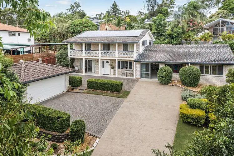 10 Stardust Street, Kenmore QLD 4069