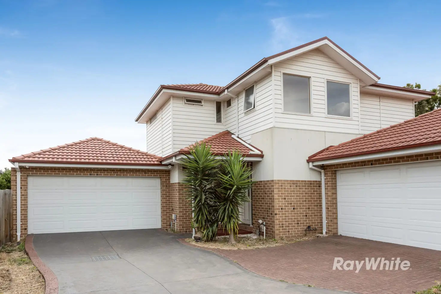 Main view of Homely townhouse listing, 2/11 Carlisle Crescent, Hughesdale VIC 3166