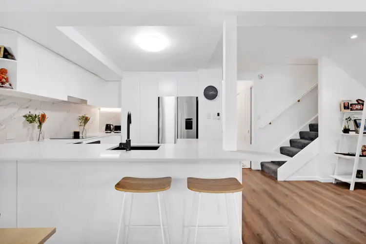 28/1-5 Santa Cruz Boulevard, Clear Island Waters QLD 4226