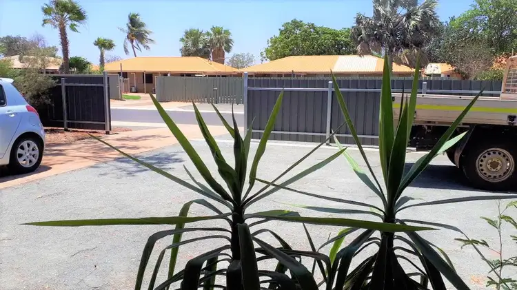 22 Yanderra Crescent