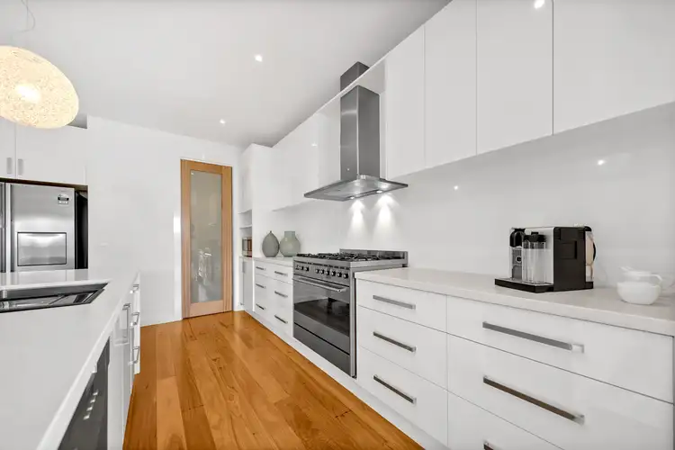 Fifth view of Homely house listing, 4 Joeys Run, South Morang VIC 3752