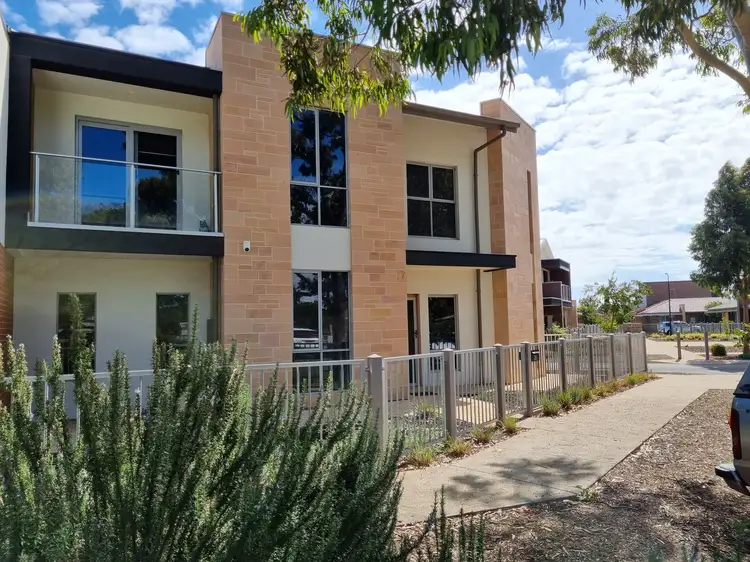 26 Lawton Crescent