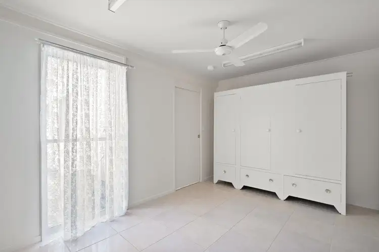 Sixth view of Homely house listing, 10 Donnelly Place, Emerald QLD 4720