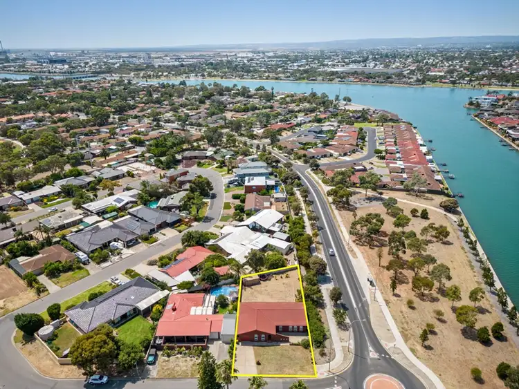2 Greenfield Crescent, West Lakes Shore SA 5020