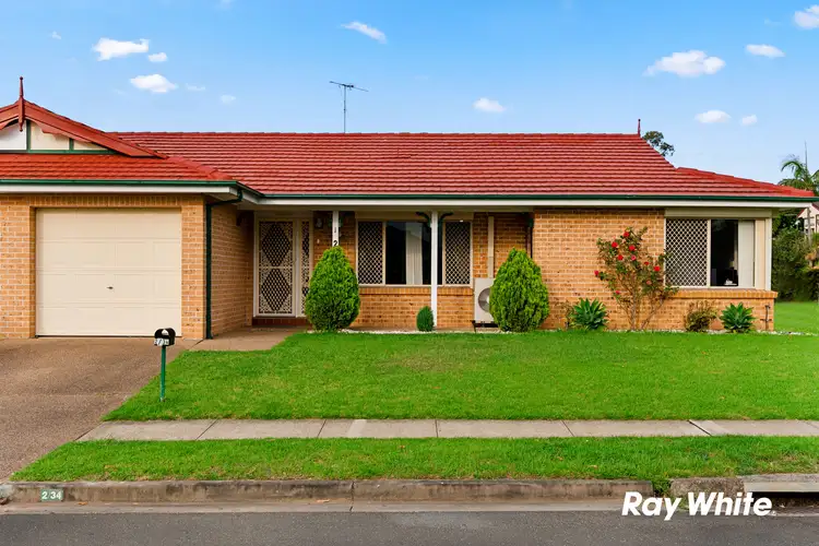 2/34 Manorhouse Boulevard, Quakers Hill NSW 2763