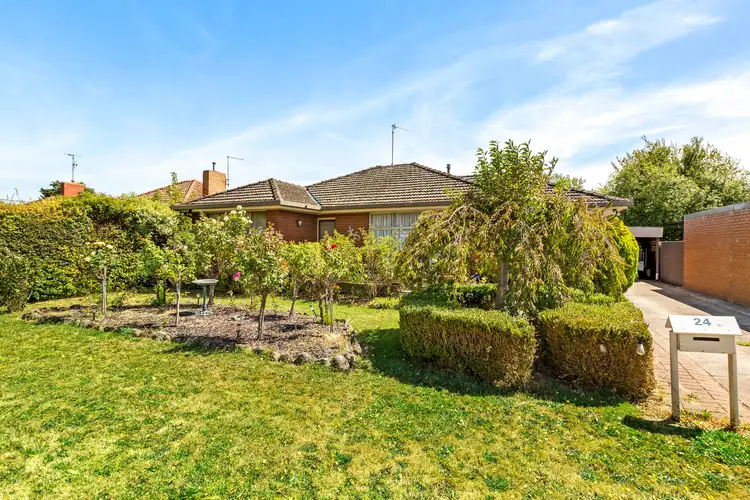24 Vale Street, Alfredton VIC 3350