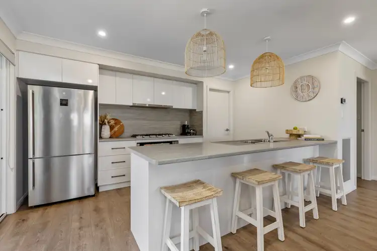 Second view of Homely house listing, 8 Thane Court, Lloyd NSW 2650