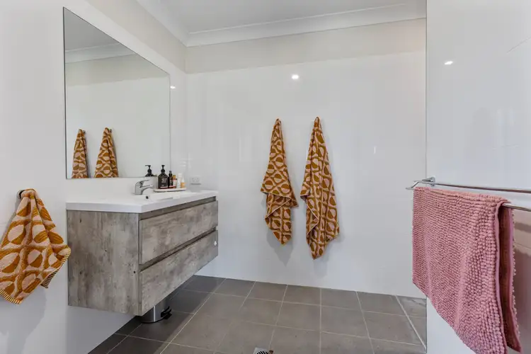 Seventh view of Homely house listing, 8 Thane Court, Lloyd NSW 2650