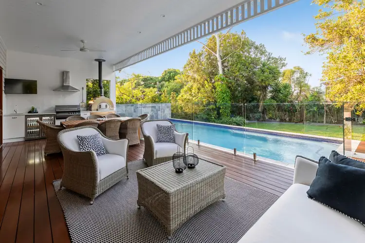 68 Real Avenue, Norman Park QLD 4170