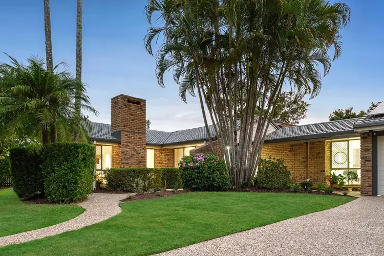 8 Binyara Street, Chapel Hill QLD 4069