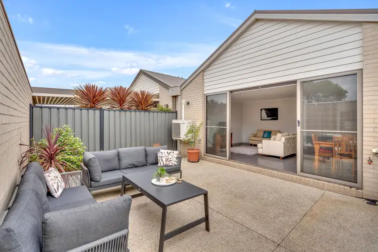 18 Brookfield Boulevard, Craigieburn VIC 3064