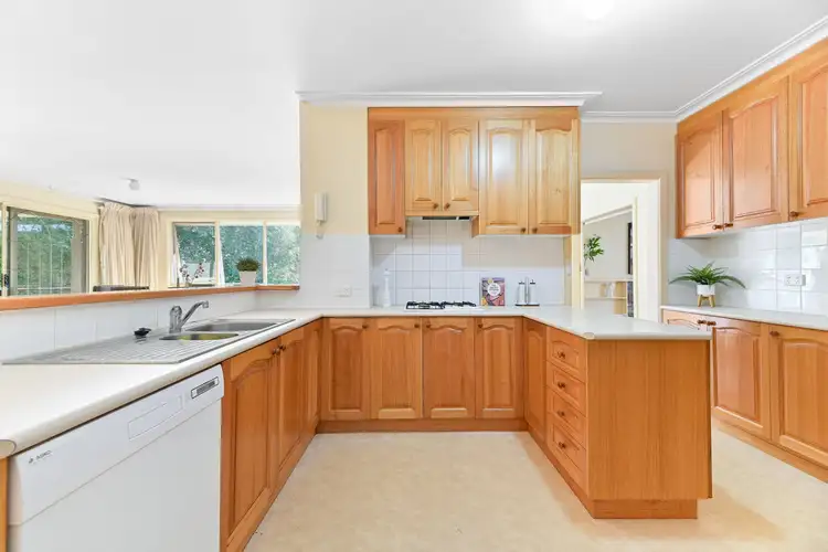 Sixth view of Homely house listing, 2 Brenda Avenue, Mount Waverley VIC 3149