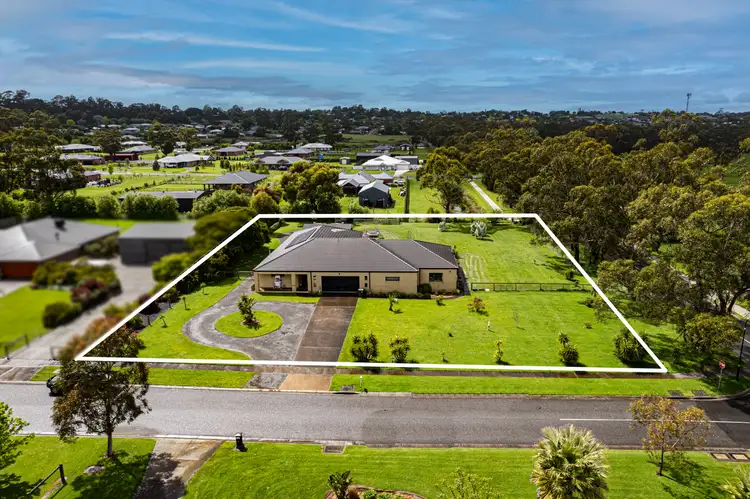37 Bunjil Drive, Drouin VIC 3818