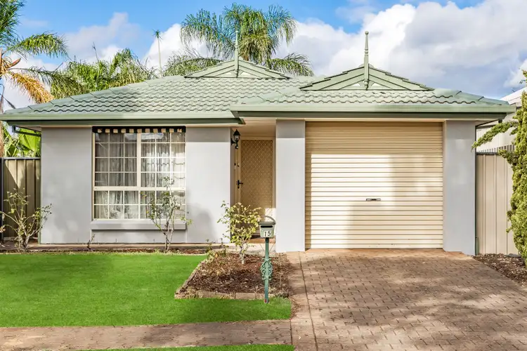 2/15 Wakeling Crescent, Parafield Gardens SA 5107