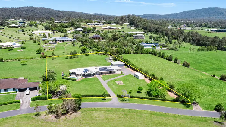 8 Sovereign Way, Samford Valley QLD 4520