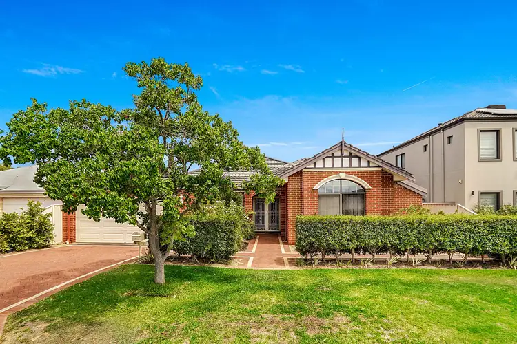 18 Cranberry Gardens, Stirling WA 6021
