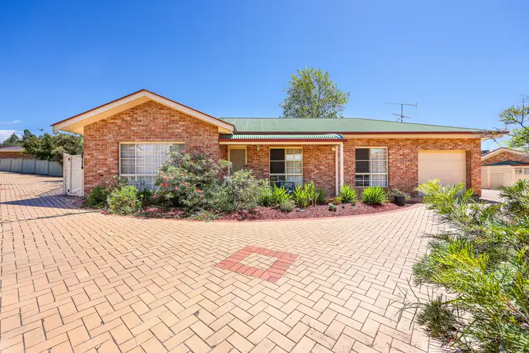 1/4 McDonald Crescent, Tamworth NSW 2340