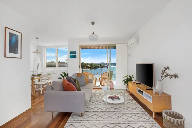 8/18 Walton Crescent