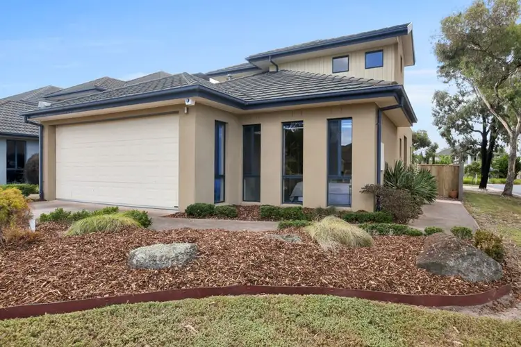 25 Lowess Lane, Sanctuary Lakes VIC 3030