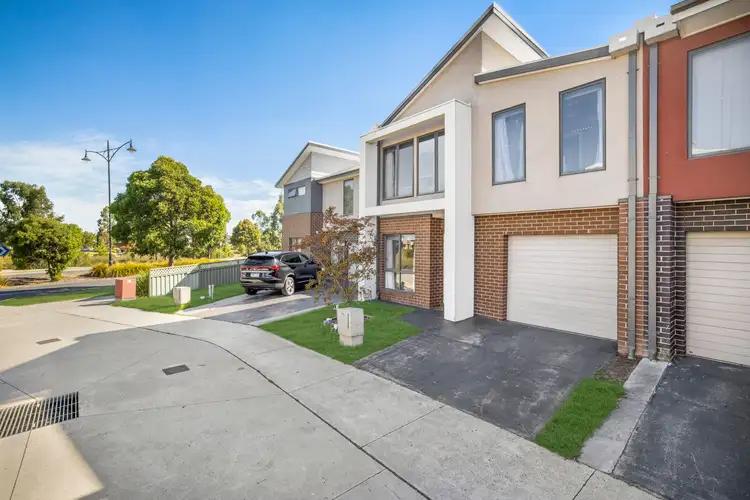 2/180 Henry Road, Pakenham VIC 3810