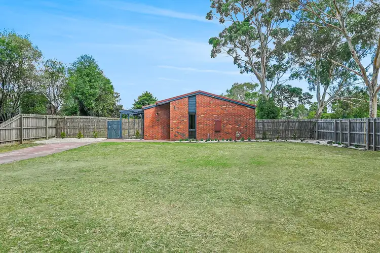 12 Carluke Close, Berwick VIC 3806