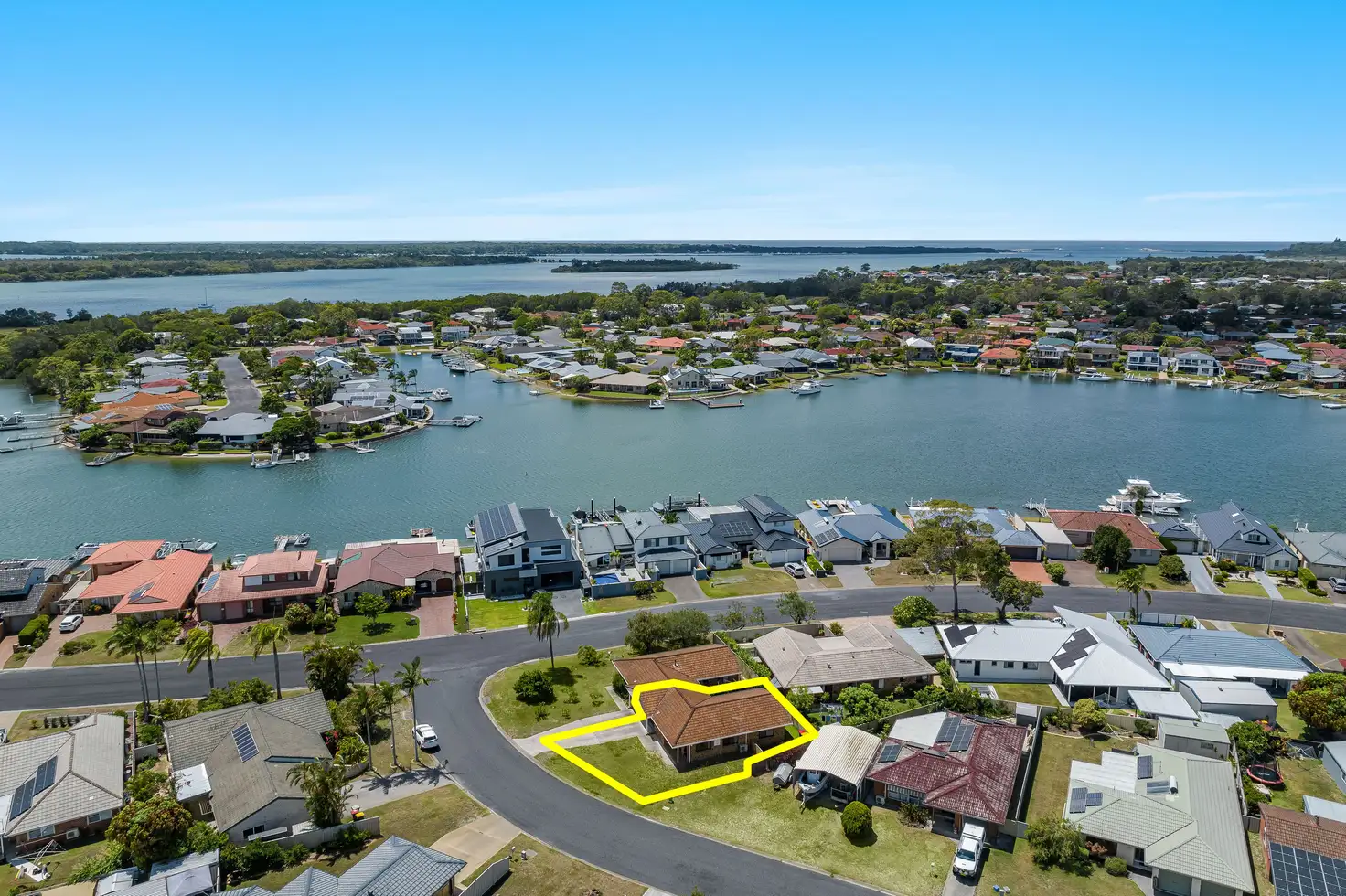 Main view of Homely semi-detached listing, 2/23 Acacia Circuit, Yamba NSW 2464