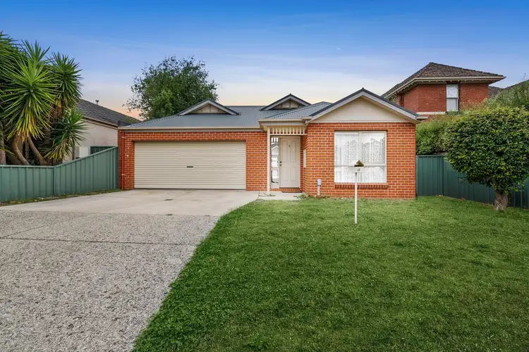8 St Clare Avenue, Lake Gardens VIC 3355