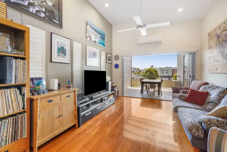 Third view of Homely apartment listing, 2/22 Nundah Avenue, Miami QLD 4220
