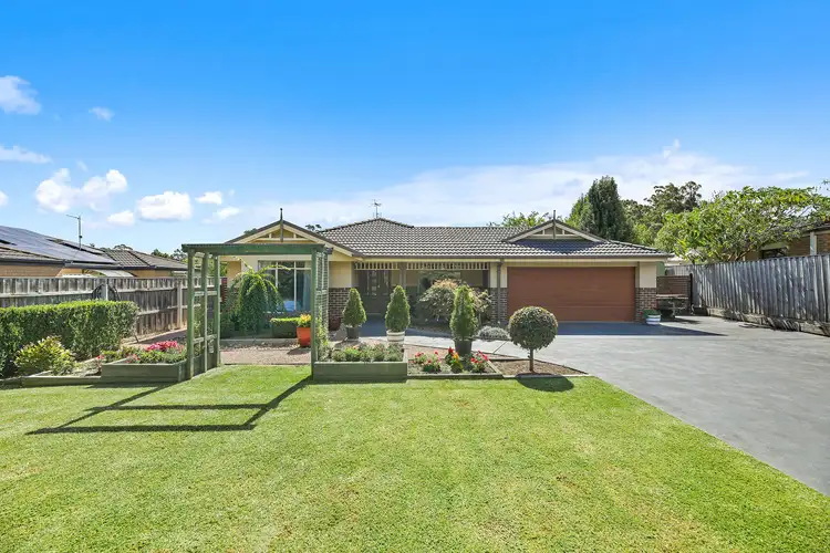 Main view of Homely house listing, 33 Rivendale Crescent, Drouin VIC 3818