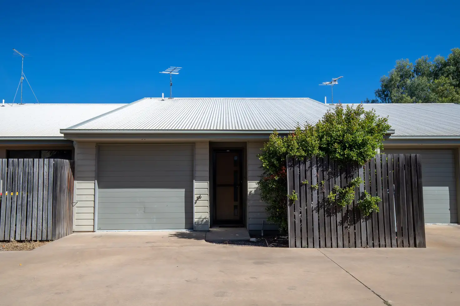 Main view of Homely unit listing, 4/16 Riverview Street, Emerald QLD 4720