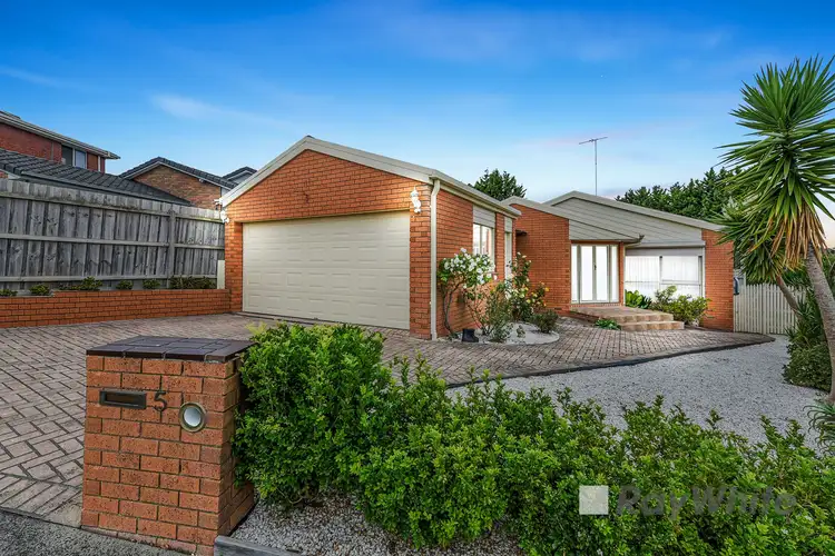 5 Moya Close, Endeavour Hills VIC 3802