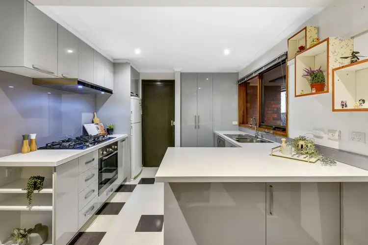 2/20 Renshaw Street, Doncaster East VIC 3109
