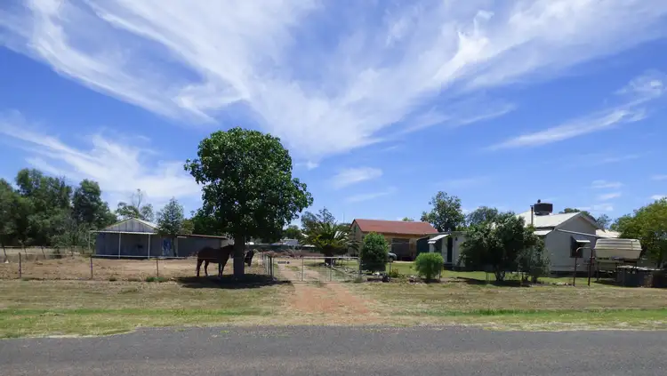 17 Perkins Street, Dirranbandi QLD 4486