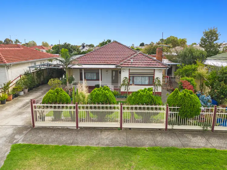 121 Suffolk Road, Sunshine North VIC 3020