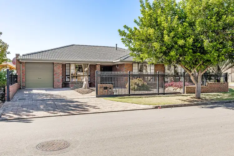 27 Kingston Avenue, Hope Valley SA 5090