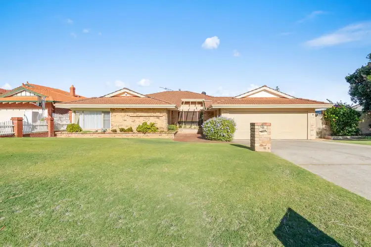 4 Whiting Court, Sorrento WA 6020