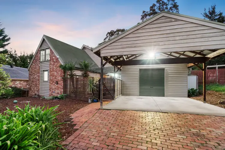 11 Lanvos Drive, Diamond Creek VIC 3089