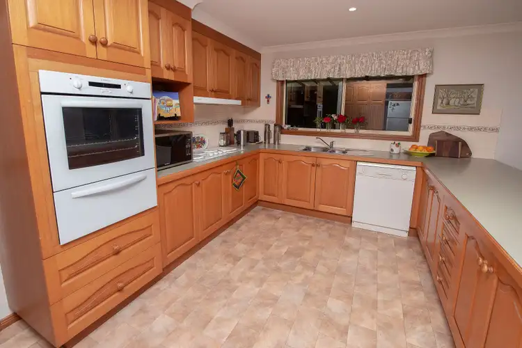 Fifth view of Homely house listing, 3 Poole Boulevard, Swan Hill VIC 3585