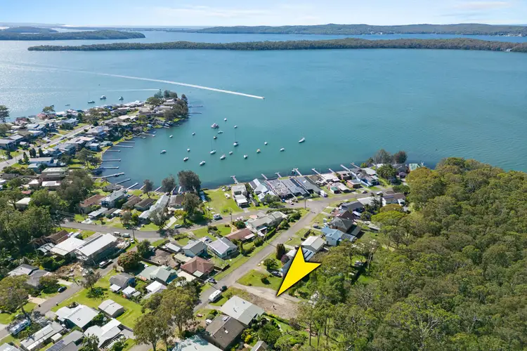 16 Maitland Avenue, Sunshine NSW 2264