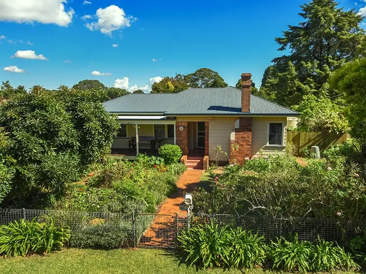 24 Lydwin Crescent, East Toowoomba QLD 4350