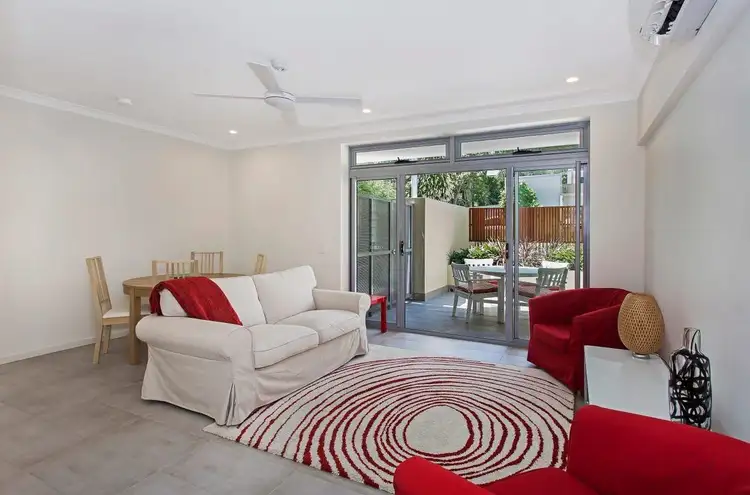 4/8 Priory Street