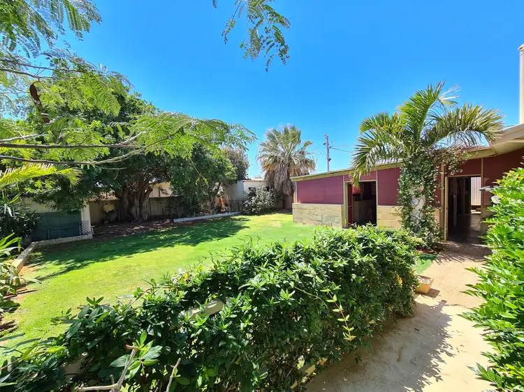 11 Hammond Street, Carnarvon WA 6701