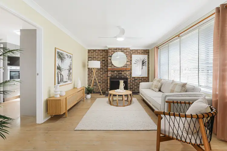 12 Matthews Parade, Point Clare NSW 2250