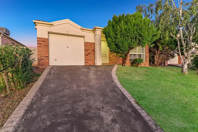 10 Kimbarra Drive, Berwick VIC 3806