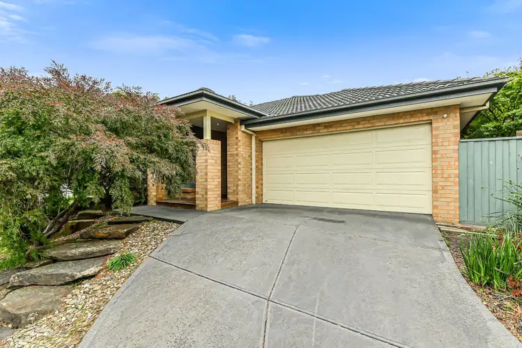 8 Grand Manor Drive, Berwick VIC 3806